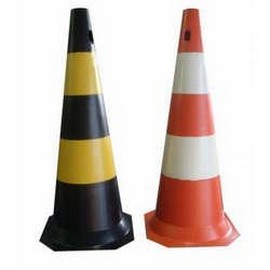 Cones sinalizadores de trânsito